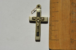 Ancien Pendentif Crucifix Bois Noir Et Metal 2 Kruisbeeld Zwarte Hout En Metaal Reliquaire Chapelet Croix Pectorale - Religion & Esotérisme