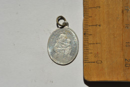 Ancienne Petite Médaille ND Notre Dame De La Marlière Priez Pour Nous St Antoine De Padoue Pendentif Aluminium Souvenir - Religion &  Esoterik