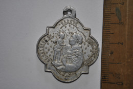 Ancienne Médaille Saint Antoine De Padoue Priez Pour Nous - ND Notre Dame De La Hal Pendentif Aluminium Alu Souvenir - Religion &  Esoterik