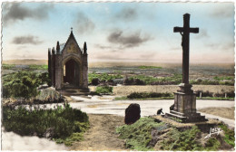 CPSM LES HERBIERS  (VENDÉE)  CHAPELLE ET CALVAIRE DU MONT DES ALOUETTES - Les Herbiers