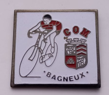 A231 Pin's Vélo Cyclisme Club Olympique Multisport COM Bagneux Hauts De Seine écusson Blason Achat Immédiat - Radsport