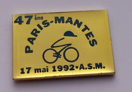 A363 Pin's Vélo Cyclisme Course Cycliste 47e Paris Mantes 1992 Yvelines Association Sportive Mantaise ASM Achat Immédiat - Wielrennen