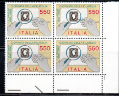 ITALIA REPUBBLICA ITALY REPUBLIC 1986 GIORNATA DELLA FILATELIA STAMP DAY QUARTINA ANGOLO DI FOGLIO BLOCK MNH - 1981-90: Mint/hinged