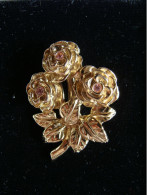 Broche Vintage Plaqué Or / Bouquet De Roses - Broches