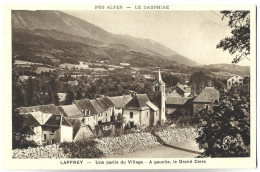 LAFFREY - Une Partie Du Village, à Gauche, Le Grand Cerre - Laffrey