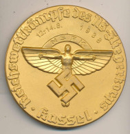 Plakette Reichswettkämpfe Des NS-Fliegerkorps 1938 In Kassel D 82 Mm, Weißmetall Bronciert - Altri & Non Classificati