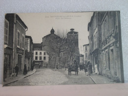 L 5382 CPA - AUTRE VUE DIFFERENTE N° 4 - 40 SAINT SEVER SUR ADOUR - PLACE DES PLATANES - ANIMATION. - Saint Sever