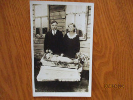 POST MORTEM , FUNERAL , DEAD LITTLE CHILD IN CASCET , 19-6 - Funeral