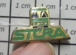 920 Pin's Pins / Beau Et Rare / THEME : TRANSPORTS / AUTOBUS URBAIN VERT STCRA - Transportation