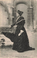 FRANCE - Arlésienne Aux Aliscamps - Ruat Edit - Marseille - Une Femme Seule - Carte Postale Ancienne - Arles