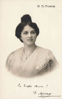 FRANCE - En Provence - Une Femme Seule - Souriante Avec Un Collier En Croix - Carte Postale Ancienne - Aix En Provence