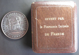 Médaille En Argent Et Sa Boite Pharmacie Centrale De France, à J.B. DESOLIERES En Récompense De Ses Années Services 1904 - Other & Unclassified