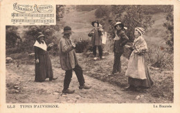 FOLKLORE - Danses - La Bourée - L'Auvergne - Carte Postale Ancienne - Danses