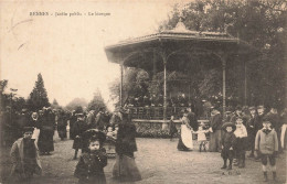 Rennes * Le Jardin Public * Le Kiosque à Musique * Jour De Fête - Rennes