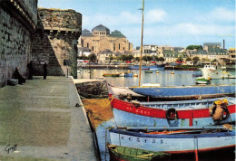 Concarneau * Vue Générale Depuis Le Quai De La Porte Aux Vins Dans La Ville Close * Bateaux De Pêche Port - Concarneau