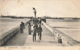 Cherbourg * Vue Sur La Jetée Et Le Phare - Cherbourg