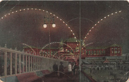 PAYS-BAS - Vue Sur Une Allée - Sur Un Pont - Des Gens Qui Se Baladent Sur Le Pont - Carte Postale Ancienne - Scheveningen