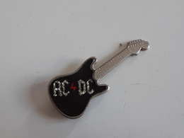 Guitare AC/DC Badge Métal - Altri Oggetti