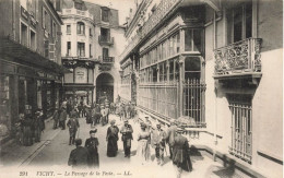 FRANCE - Vichy - Vue Sur Le Passage De La Poste - LL - Animé - Carte Postale Ancienne - Vichy