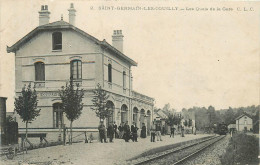 SAINTGERMAIN LES COUILLY - Les Quais De La Gare. - Gares - Sans Trains