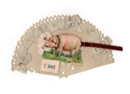 Carte Ancienne Celluloïd 1er Avril Cochon En Relief Porcelet C1/6 - Animali