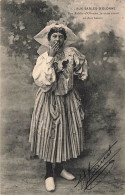 FOLKLORE - Costumes - Les Sables D'Olonne - Femme - Carte Postale Ancienne - Costumes