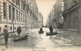 Paris * 7ème * Rue De Lille * Un Canot * Inondations De Paris Janvier 1910 * Crue Catastrophe - Distretto: 07