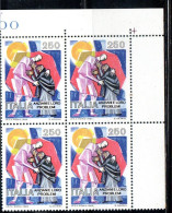 ITALIA  REPUBBLICA ITALY 1985 GLI ANZIANI E I LORO PROBLEMI THE ELDERLY AND THEIR PROBLEMS QUARTINA ANGOLO DI FOGLIO MNH - 1981-90: Mint/hinged