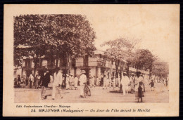 Majunga - Un Jour De Fête Devant Le Marché - Madagascar