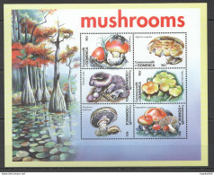 Pk261 Dominica Flora Nature Mushrooms Kb Mnh Stamps - Funghi