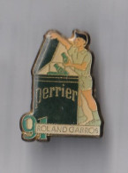 PIN'S   THÈME SPORT TENNIS  ROLAND  GARROS  SPONSOR  PERRIER - Tennis