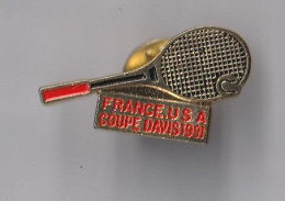 PIN’S THÈME SPORT  TENNIS  FRANCE USA  COUPE  DAVIS 1991 ROCODILE LACOSTE SUR LA RAQUETTE - Tenis
