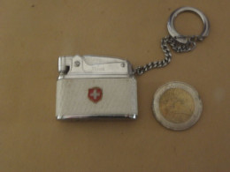 Briquet à Essence De L'armée Suisse, Jamais Utilisé - Other & Unclassified