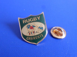 Pin's Rugby Charente - Maillots 4 Et 7 - Blason (PJ28) - Rugby