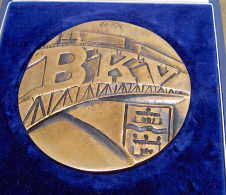 Médaille Presse-papiers  Collection Plaque Commémorative Hongroise BKV 100mm 390 G - Professionnels / De Société