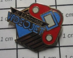 2219  Pin's Pins / Beau Et Rare / JEUX / JEU ELECTRONIQUE VIDEOJET Variante Rouge - Jeux