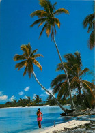 Tahiti - Fille Sur La Plage - Femmes Der Tahiti - CPM - Carte Neuve - Voir Scans Recto-Verso - Tahiti