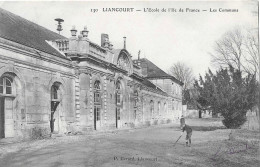 CPA Liancourt L'Ecole De L'Ile De France Les Communs - Liancourt
