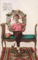 FETES - VOEUX - Nouvel An - Bonne Année - Un Garçon Assis Sur Une Chaise - Carte Postale Ancienne - Nouvel An