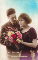 COUPLES - Les Fleurs - Par La Vivacité De Leurs Couleurs - Elles Parlent Vivement Aux Yeux - Carte Postale Ancienne - Parejas