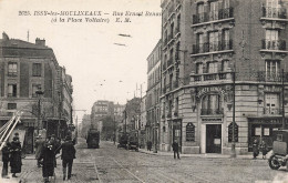 Issy Les Moulineaux * Rue Ernest Renan ( à La Place Voltaire ) * Banque Société Générale * Tramway Tram - Issy Les Moulineaux