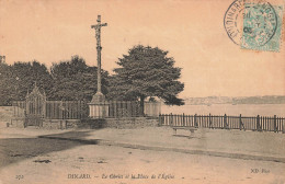 Dinard * Place De L'église Et Le Christ - Dinard