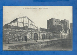 Delcampe - CPA - 79 - Niort - Halles Et Donjon - Circulée - Niort