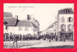 F-29-Landivisiau-02Ph81  Mairie, Rue De Landerneau, Défilé De Troupes, Cpa BE - Landivisiau