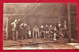 CHARBONNAGE - BELGIQUE - Groupe D'ouvriers Attendant Le Moment De La Descente Dans La Mine - Bergbau