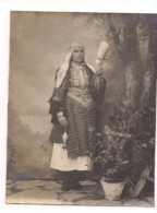 PHOTO  FEMME EN COSTUME ROUMAIN - - Romania