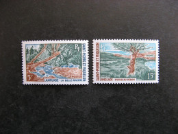 Saint Pierre Et Miquelon: TB Paire N° 385 Et N° 386, Neufs XX. - Unused Stamps