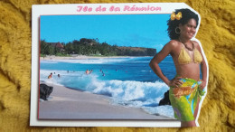 CPM PIN UP MAILLOT DE BAIN LA REUNION PLAGE ED AS PHOTO P POUX ED ORPHIE AS DECOUPEE - Pin-Ups