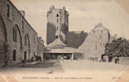 50 , Cpa  BRICQUEBEC , 36 , Hotel Du Vieux Chateau  Et Le Chateau (11862) - Bricquebec