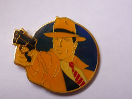 Pin S BD  DICK TRACY POLICIER AMERICAIN CREE PAR CHESTER GOULD - BD